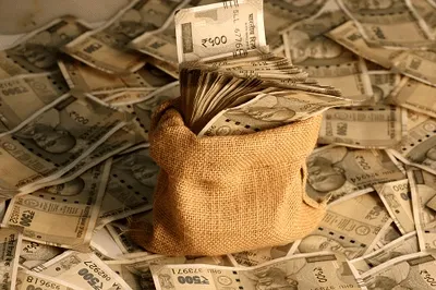 అలిపిరి వద్ద నోట్ల కట్టల కలకలం